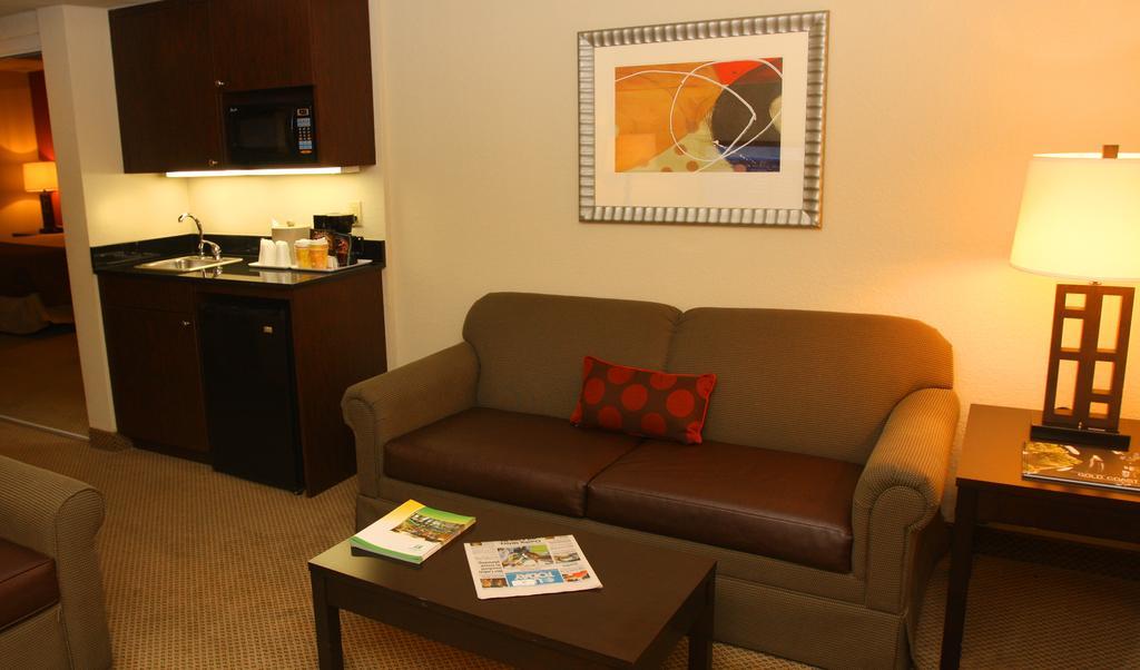 Sawgrass Grand Hotel And Suites Sports Complex سَنرايز الغرفة الصورة